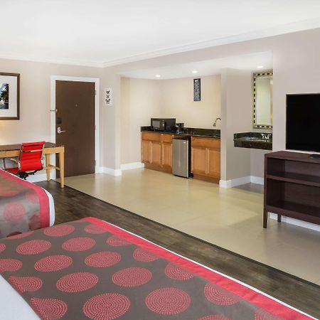 รามาดา บาย วินด์แฮม ไมอามี สปริง/ไมอามี อินเตอร์เนชั่นแนล แอร์พอร์ต Hotel Miami Springs ภายนอก รูปภาพ