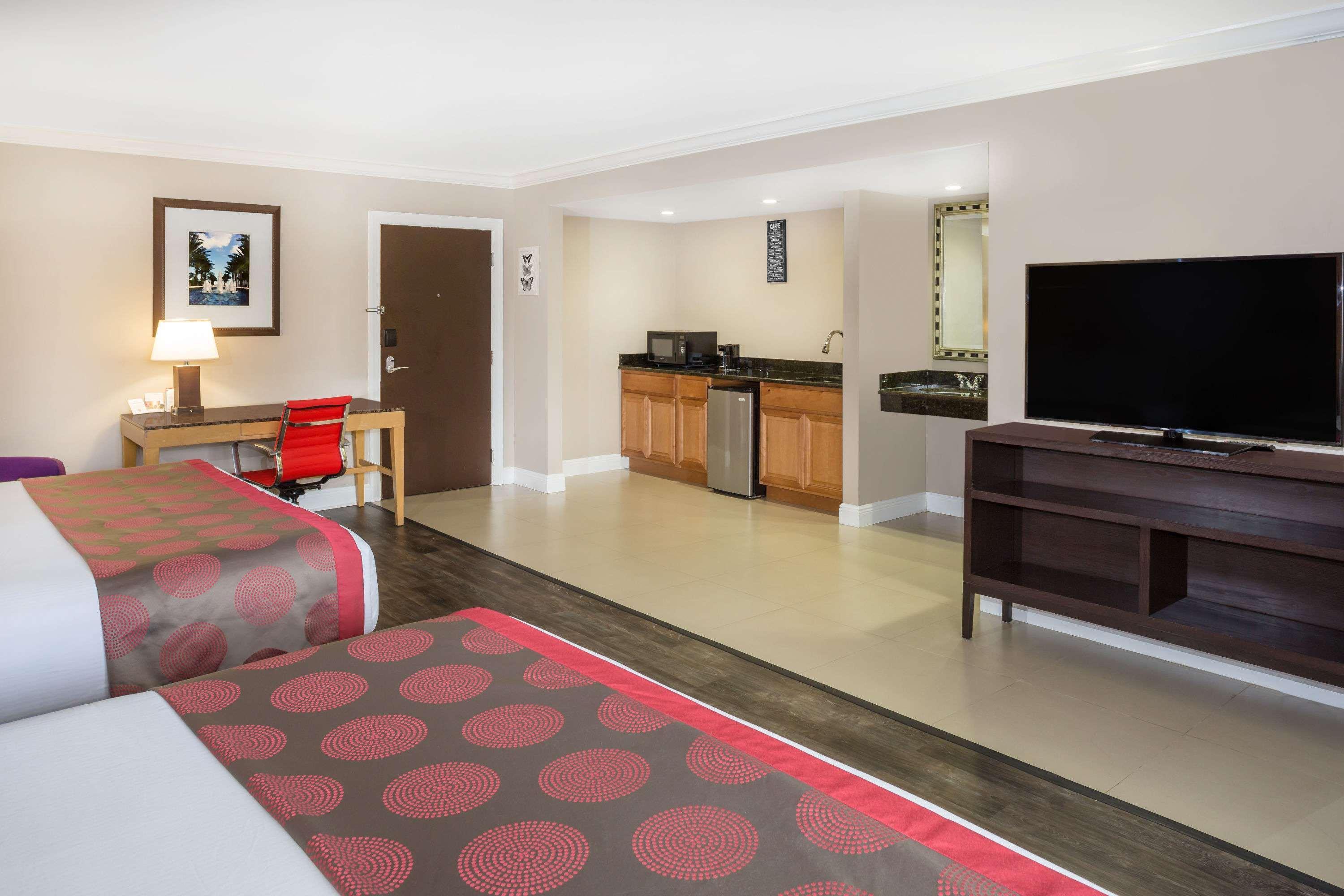 รามาดา บาย วินด์แฮม ไมอามี สปริง/ไมอามี อินเตอร์เนชั่นแนล แอร์พอร์ต Hotel Miami Springs ภายนอก รูปภาพ