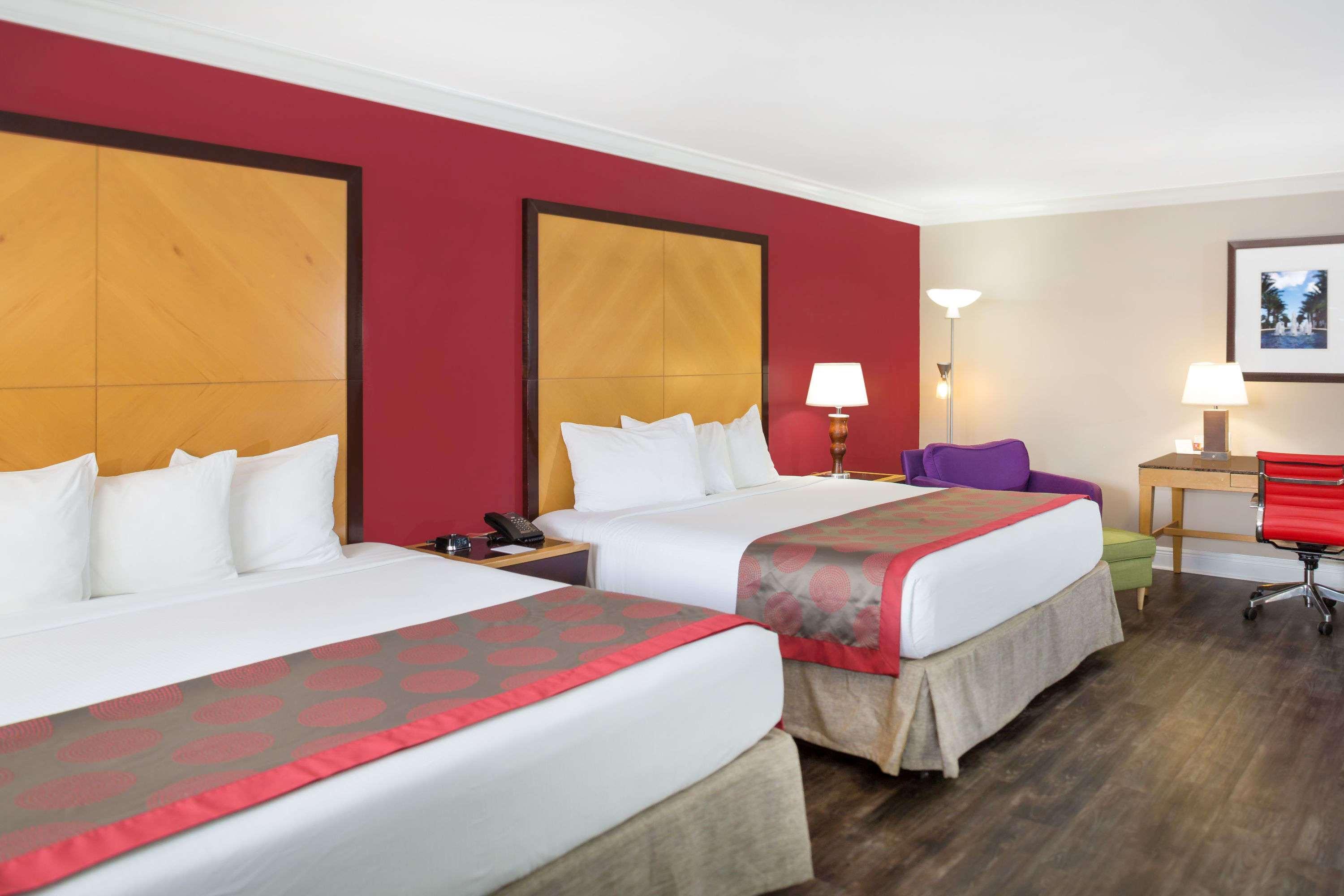 รามาดา บาย วินด์แฮม ไมอามี สปริง/ไมอามี อินเตอร์เนชั่นแนล แอร์พอร์ต Hotel Miami Springs ภายนอก รูปภาพ