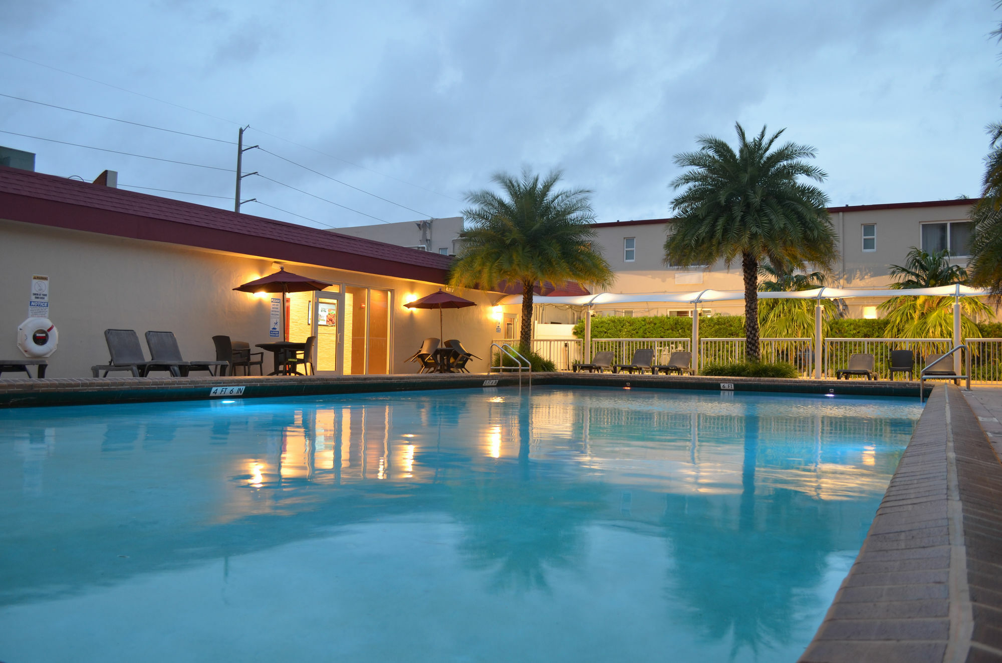 รามาดา บาย วินด์แฮม ไมอามี สปริง/ไมอามี อินเตอร์เนชั่นแนล แอร์พอร์ต Hotel Miami Springs ภายนอก รูปภาพ